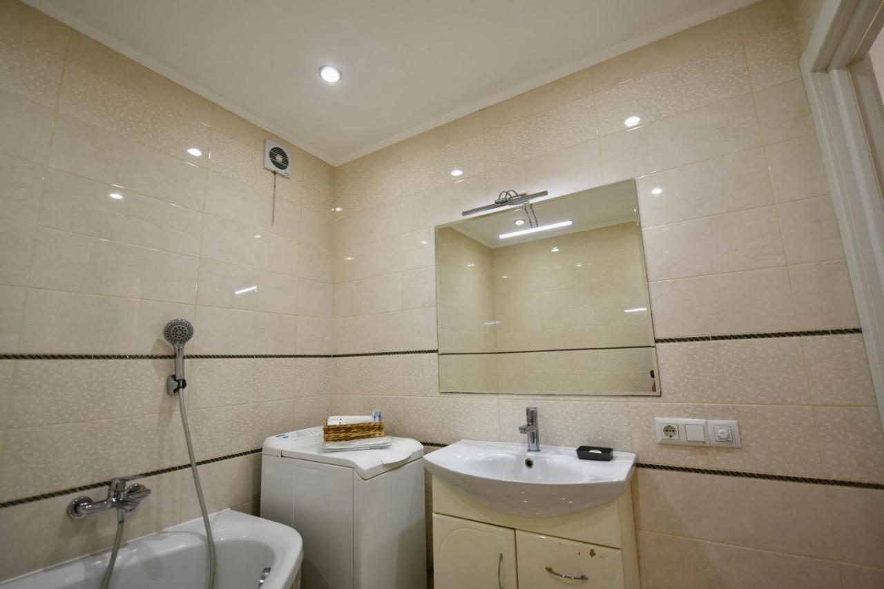Cozy Apartment Next To The Park Τερνόπιλ Εξωτερικό φωτογραφία