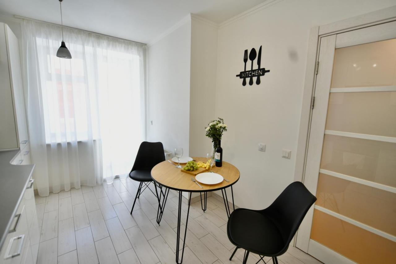 Cozy Apartment Next To The Park Τερνόπιλ Εξωτερικό φωτογραφία