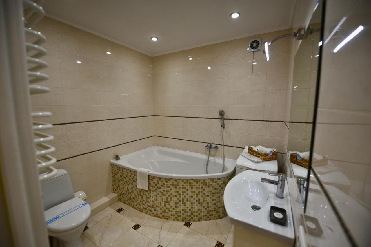 Cozy Apartment Next To The Park Τερνόπιλ Εξωτερικό φωτογραφία
