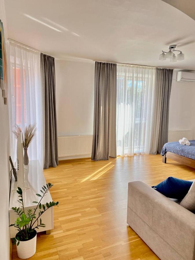 Cozy Apartment Next To The Park Τερνόπιλ Εξωτερικό φωτογραφία